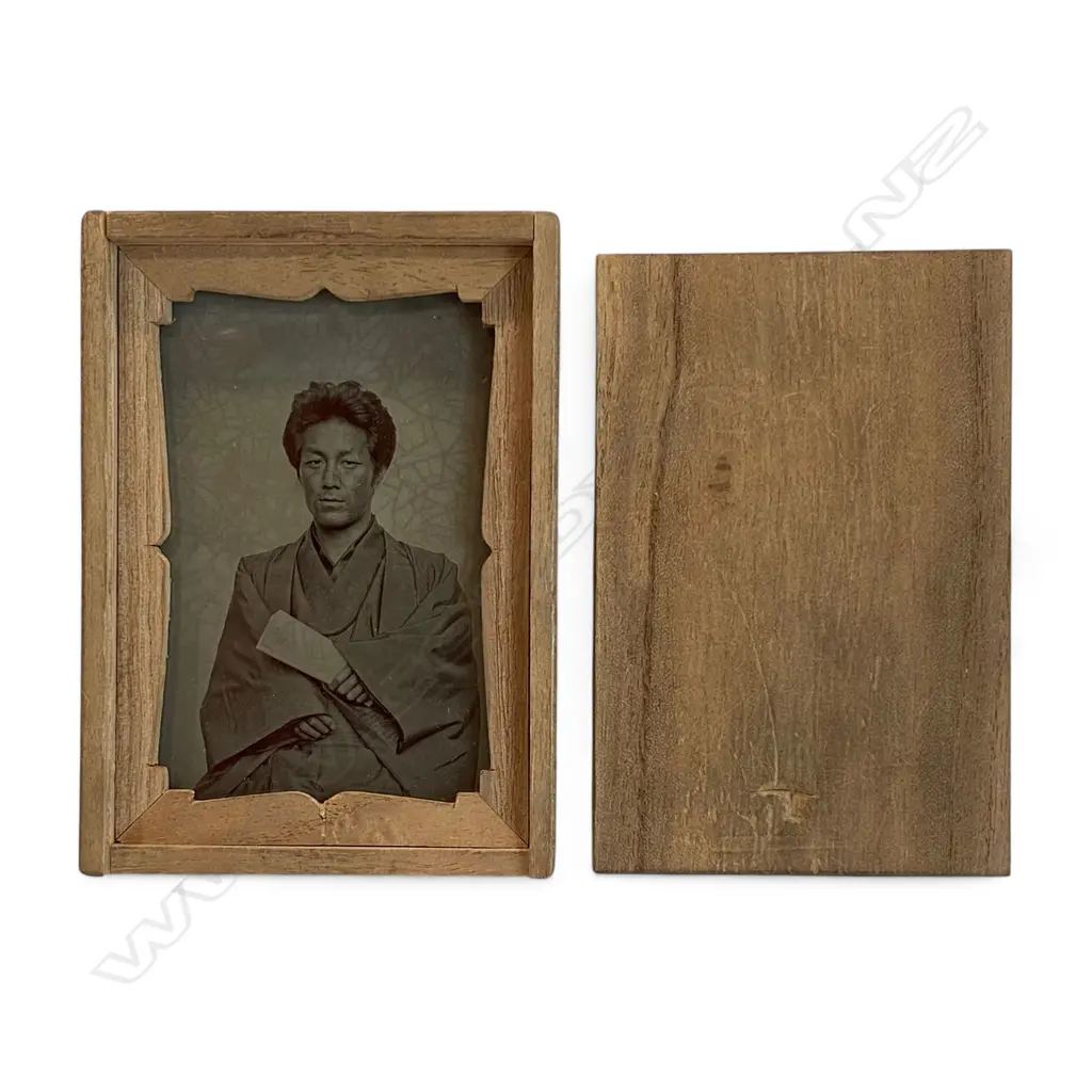 Wood frame and case with sliding cover ambrotype - Japanese man in kimono, Image 1++